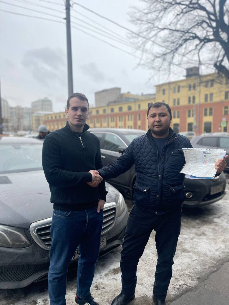 Реальная выдача авто клиенту, рукопожатие